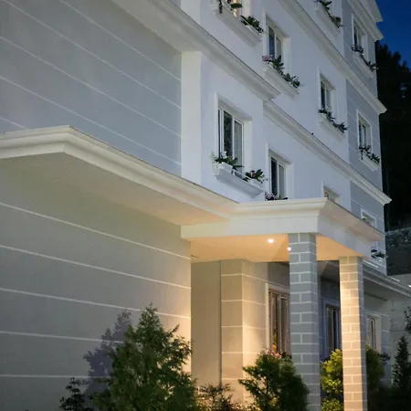Elvis Hotel 3*